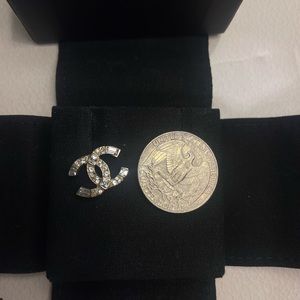 ISO pair Chanel CC Gold Stud